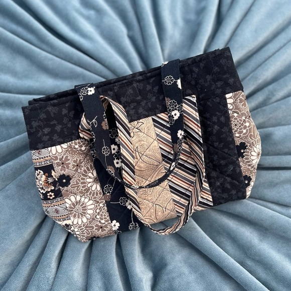 Handmade Quilted Bag - Picture 2 of 8